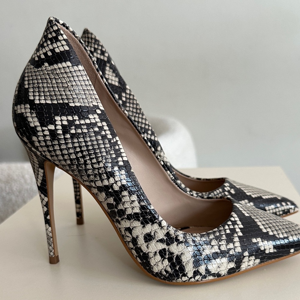 Aldo Black and Cream Snakeskin Heels - Picture 4 of 6